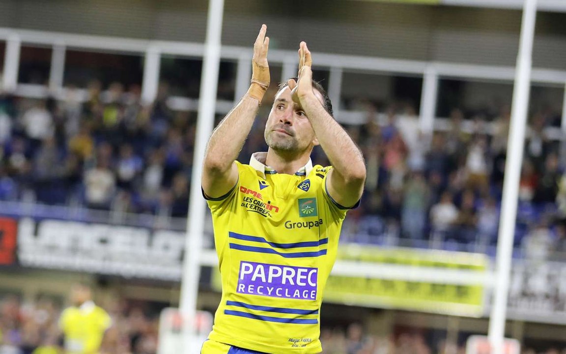 L'hommage du public rendu à Morgan Parra pour son dernier match avec l'ASM