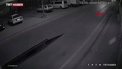 Su borusu patlayınca yol yarıldı