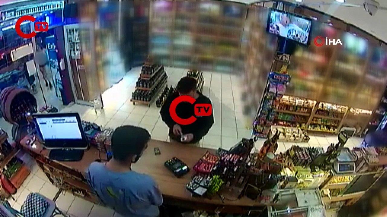 Markete üstsüz giren kadına gözaltı