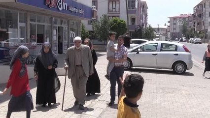 Sahipsiz köpeklerin saldırısında yaralanan çocuk tedavi edildi