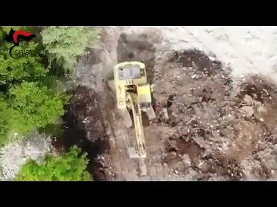 San Leucio del Sannio (BN) - Rubano inerti dal letto del fiume, arrestati (07.06.22)