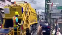 Temizlik işçileri koronaya yakalandı, çöpleri belediye başkanı topladı