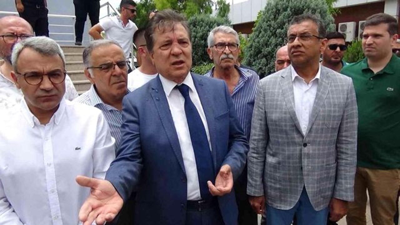 Edremit Belediye Başkanı Selman Hasan Arslan'a makamında saldırı! Burnu kırıldı, operasyon geçirecek