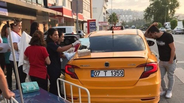 Antalya’da takside doğum mutluluğu