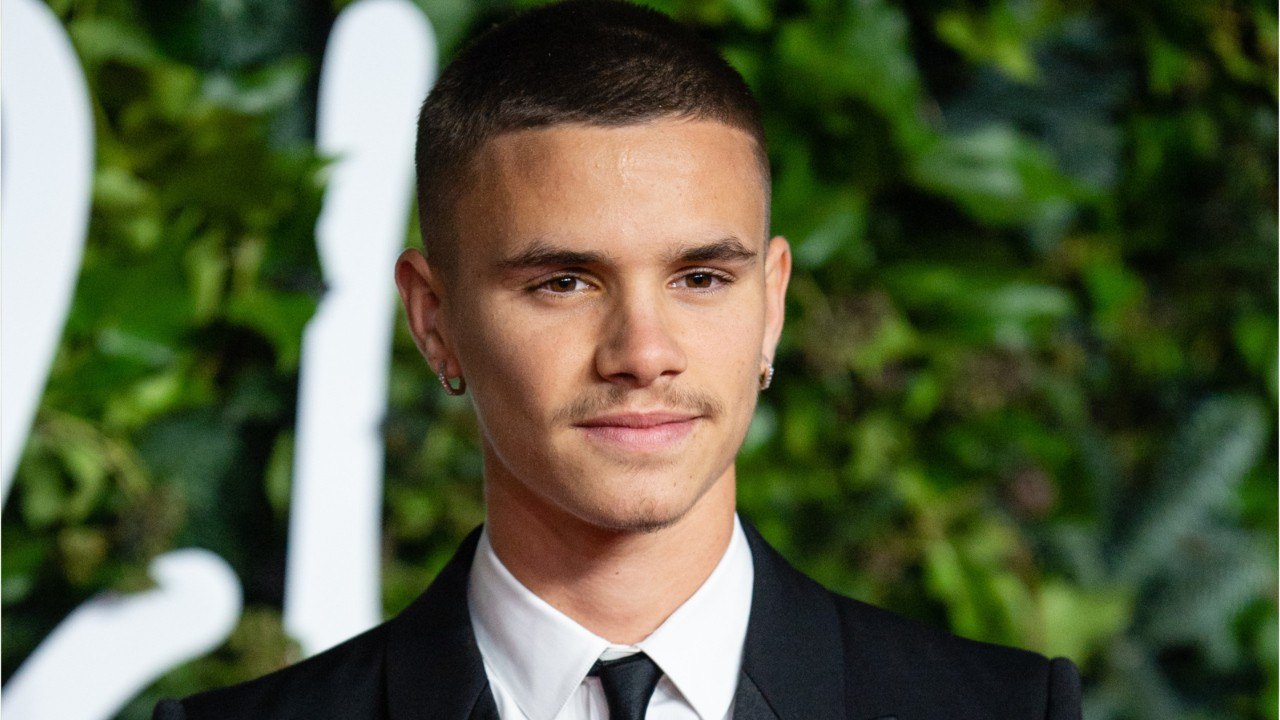 GALA VIDEO - PHOTO - Romeo Beckham aux anges : il présente “son nouveau bébé”