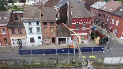 Reportage: la démolition de la maison de Marc Dutroux, à Marcinelle, a débuté