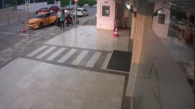 Hamile kadın hastaneye yetişmeye çalışırken takside doğum yaptı