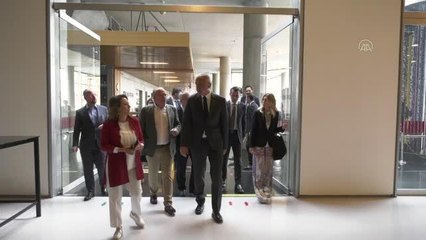 Bakan Ersoy, Başkent Kültür Yolu Festivali'nde sergileri ziyaret etti