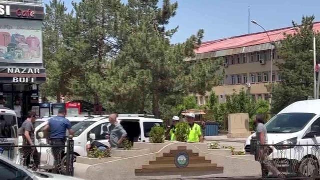 Muş'ta polis ekipleri adliye çıkışındaki silahlı saldırıyı son anda önledi