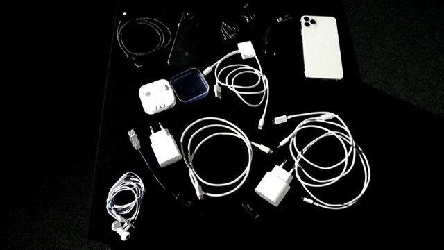 Téléphonie : l'UE impose le chargeur unique aux constructeurs en 2024, y compris Apple