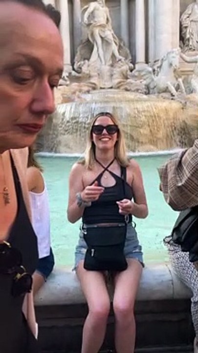 Throwing a Coin into Trevi Fountain Fail