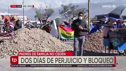 Segundo día de bloqueo, padres exigen a la Gobernación firma transferencia de predios