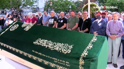 Ölümüyle herkesi yasa boğan karikatürist Latif Demirci son yolculuğuna uğurlandı