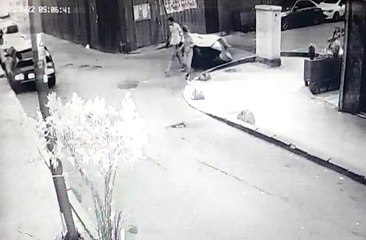 İstanbul'da "çekçek" ile motosiklet çalan hırsızlar kamerada