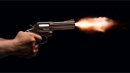 Un enfant de 2 ans trouve une arme dans un sac, il abat son père d'une balle dans le dos