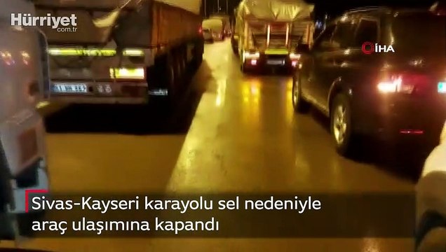 Sivas-Kayseri karayolu sel nedeniyle araç ulaşımına kapandı