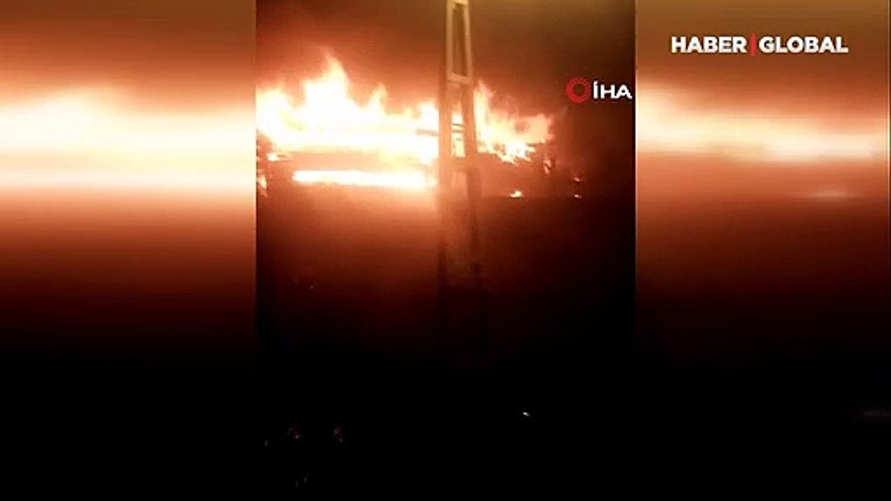 Metruk binada çıkan yangın, yandaki binaya sıçradı