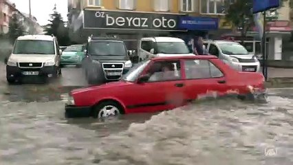 Başkentte sağanak ve dolu etkili oluyor