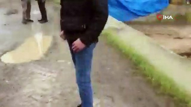 Dere taştı, ev ve ahırları sel suları bastı