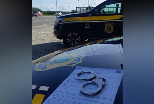 Jovem de 21 anos é preso por tráfico de drogas durante abordagem da PRF na região de Patos