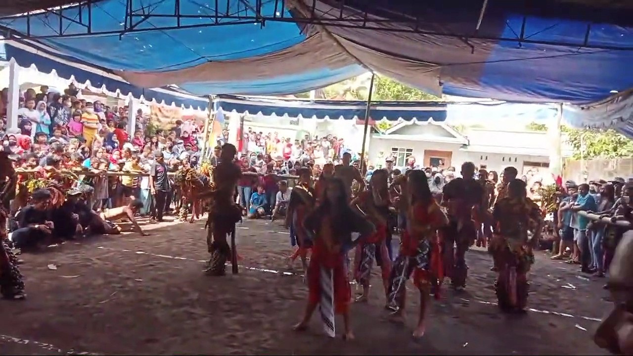 LEATHERED HORSE - BRAID MALE GEGER GEDEN !! SEVERE TROUBLE!! jathilan KUDA LUMPING GANAS (Culture of javanese jathilan A.K.A KUDA LUMPING ) #17