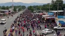 Caravana de migrantes realiza caminata para llegar a Estados Unidos