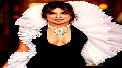 Priyanka Chopra ने Event में दिखाया अपना Braless look, भड़के Fans ने कर डाला Troll | FilmiBeat