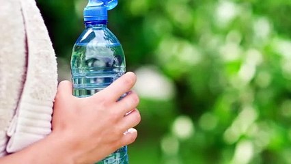 Pet şişeden su içmek ne kadar sağlıklı? Prof. Dr. Pelin Basım açıklıyor