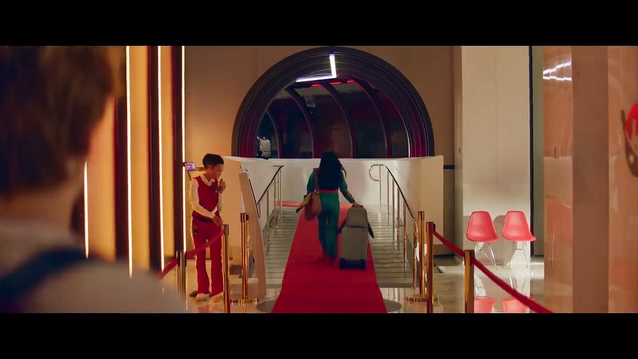 La bande-annonce du film Moonshot avec Lana Condor et Cole Sprouse : l'acteur de Riverdale poste un selfie nu pas du tout sexy