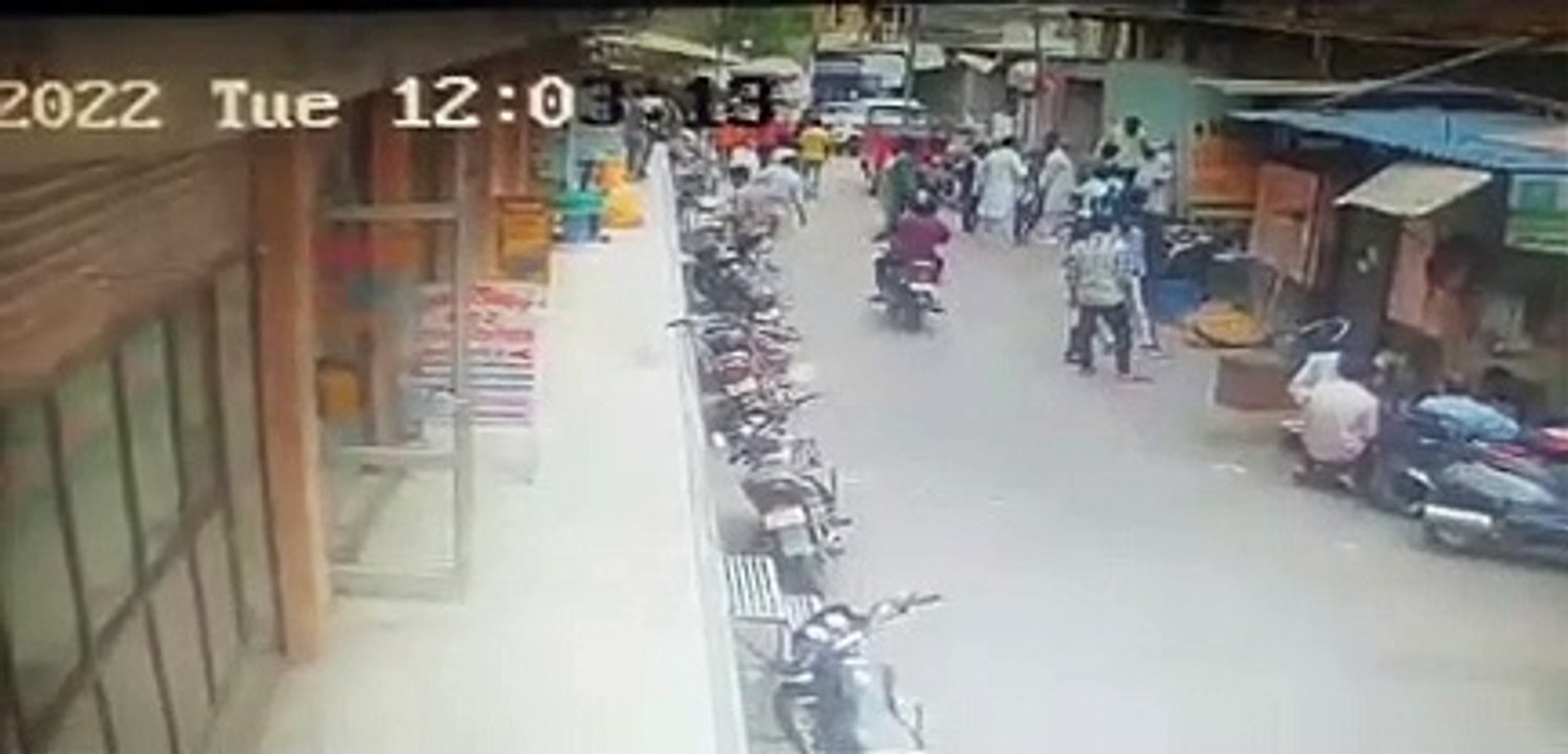 जयपुर के जालूपुरा में भरी सड़क पर लोगों पर गाड़ी चढ़ाने का सीसीटीवी आया सामने