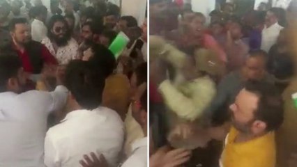 भोपाल में पार्षद के टिकट के लिए आपस में भिड़े कांग्रेसी, जमकर चली कुर्सियां, लात-घूंसे और गालियां