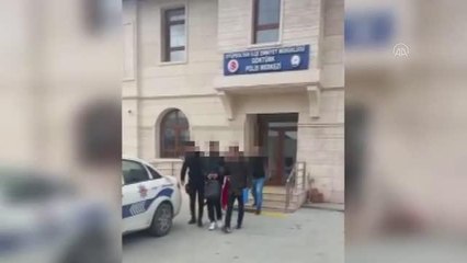 Para kazanma vaadiyle dolandırıcılık yaptıkları iddia edilen iki zanlı tutuklandı