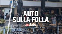 Auto sulla folla a Berlino, un morto e 30 feriti: arrestato il conducente