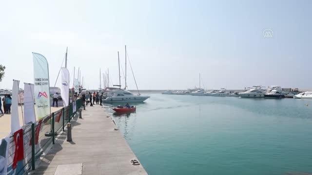 Dalgıçlar deniz dibi temizliği yaptı