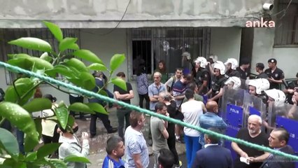 Zoraki kentsel dönüşüm bölgesinde polisle mahalleli arasında gerginlik!