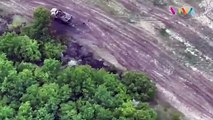 Tentara Ukraina Tembak Tank Rusia Dengan Roket Gennggam