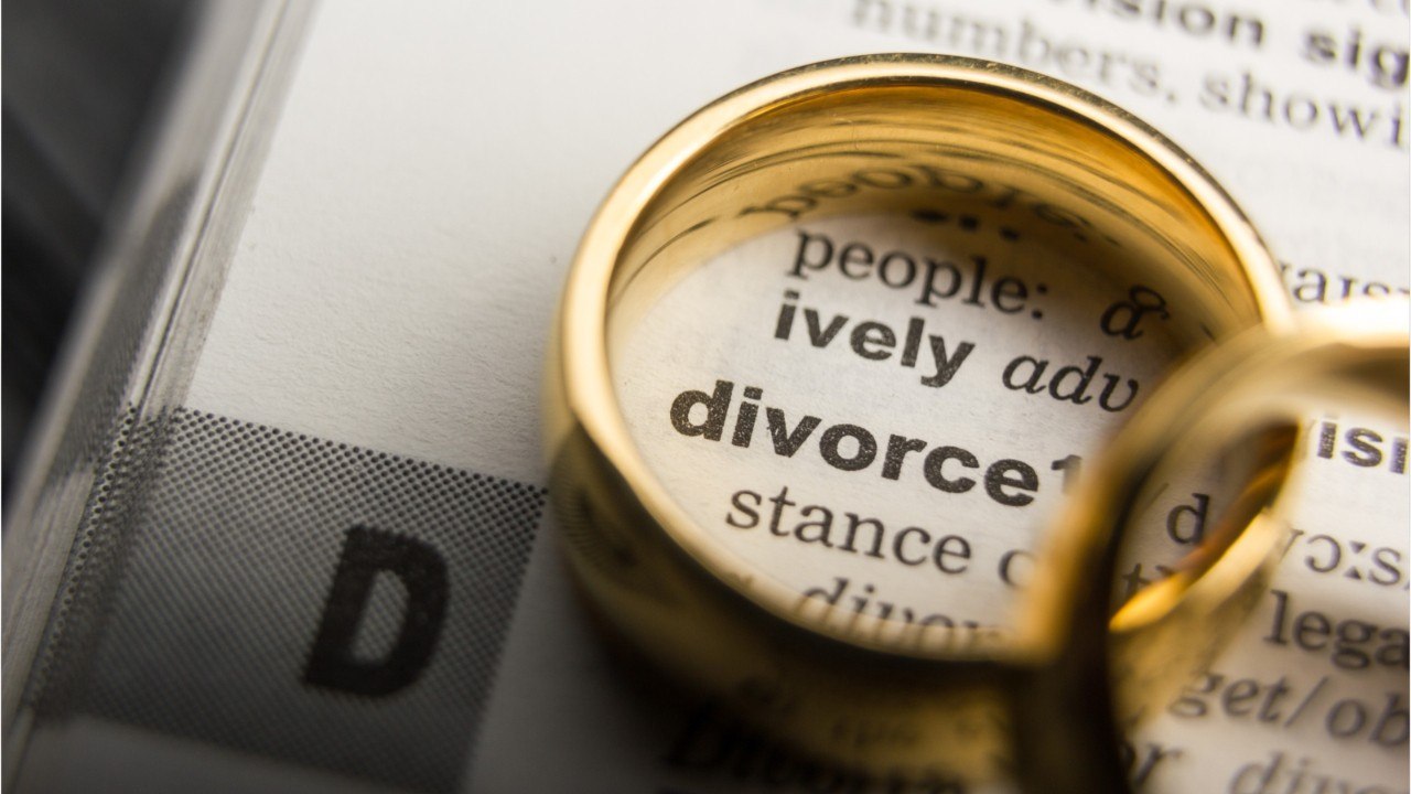 Malheureuse dans son mariage, elle divorce et c...