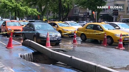 Başkent'te sağanak sonrası yol çöktü