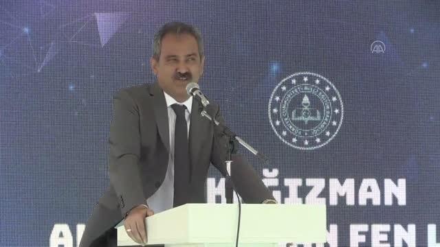 Milli Eğitim Bakanı Özer: Son 19 yıldaki yatırımlarla Türkiye Cumhuriyeti tarihinde ilk defa kız çocuklarının okullaşma oranı, erkek çocuklarının...