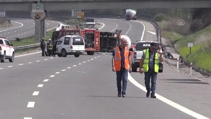 LPG yüklü tanker devrilen Anadolu Otoyolu'nun Bolu kesimi çift yönlü trafiğe kapatıldı