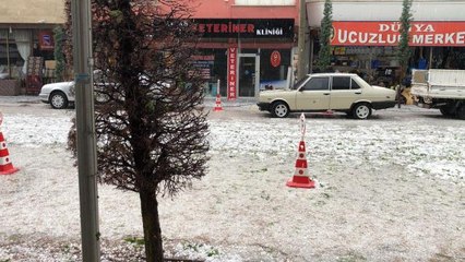 Konya'da etkili olan dolu tarım arazilerine zarar verdi