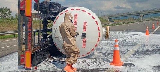 Devrilen tanker nedeniyle ulaşıma kapanan Anadolu Otoyolu'nun Bolu kesimi trafiğe açıldı