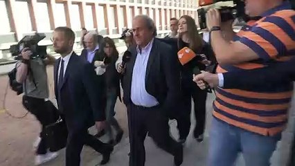 Accusés d'avoir escroqué la Fifa, Platini et Blatter comparaissent en Suisse