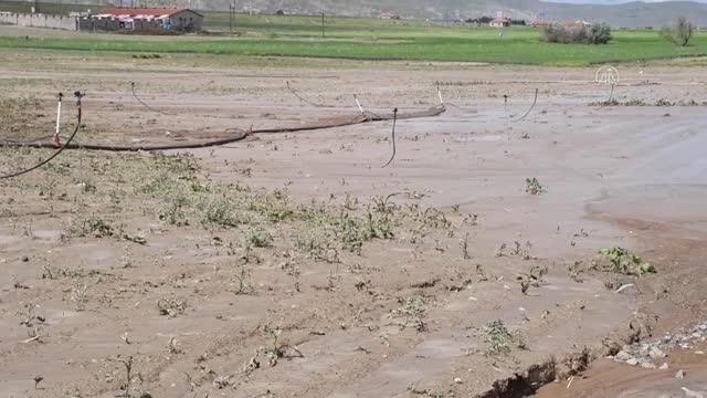 Gemerek'te 3 bin 600 dönüm tarım arazisi selden zarar gördü