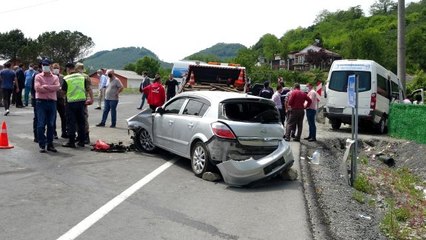 Ordu'da yolcu minibüsü ile otomobil çarpıştı... O anlar kamerada