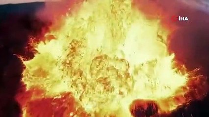 Patlayan yanardağı görüntüleyen İHA, lavların içinde kayboldu