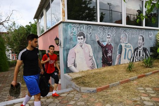 Trakya'da kademeli normalleşme kapsamında halı sahalar açıldı