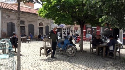 Sındırgı'da aylar sonra kepenk açan esnaf memnun