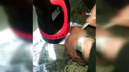 13 Metrelik boruda sıkışan yavru kedileri itfaiye kurtardı