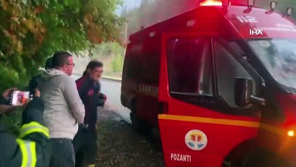Sel nedeniyle ormanlık alanda mahsur kalan işçiler kurtarıldı
